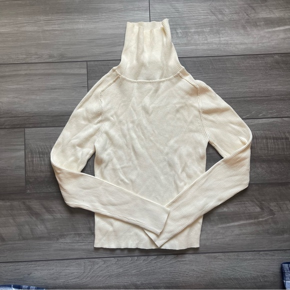 Urban Outfitters Cream Ribbed Knit Turtleneck Sweater - Picture 1 of 4